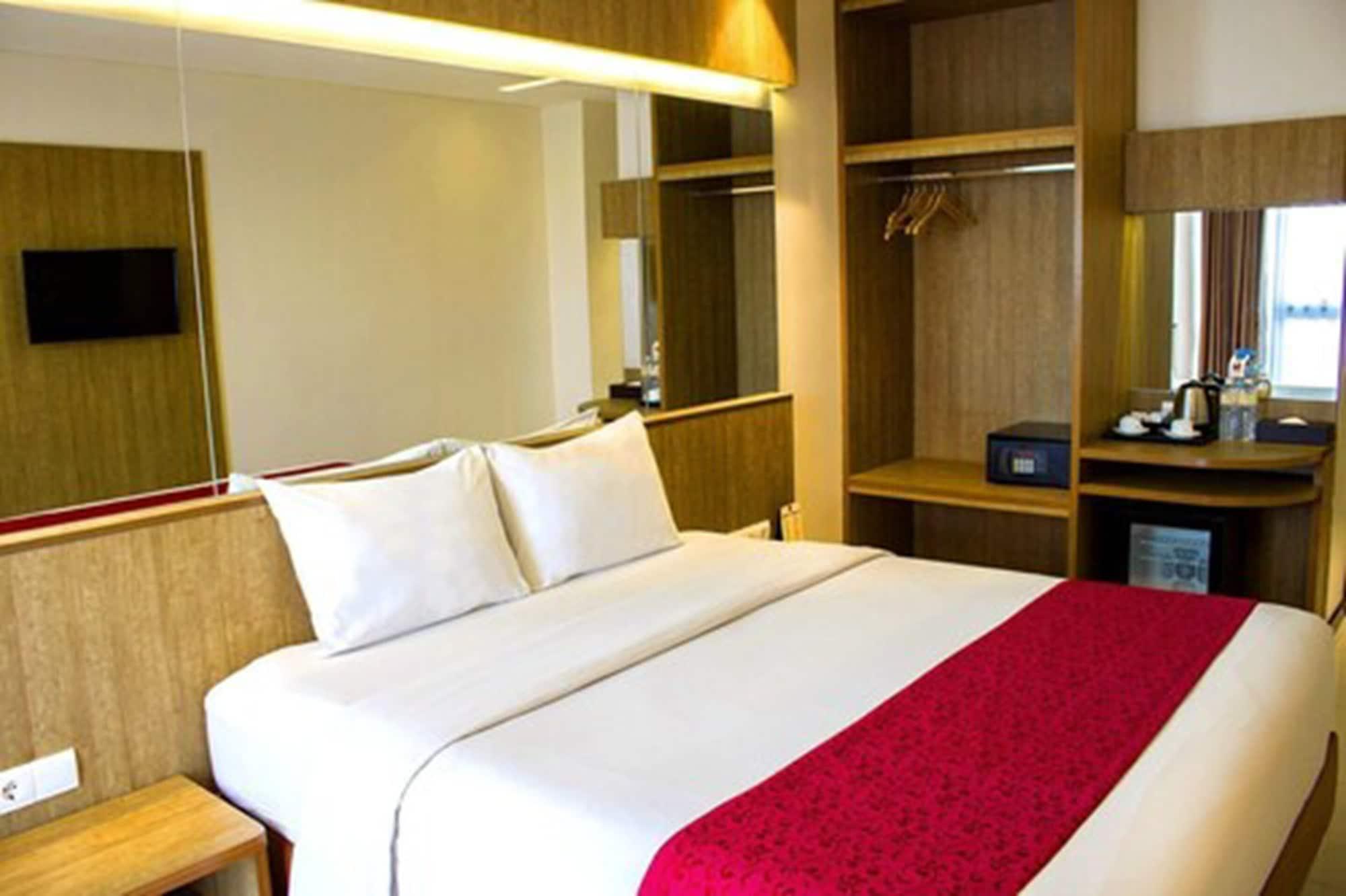 West Point Hotel Бандунг Екстериор снимка
