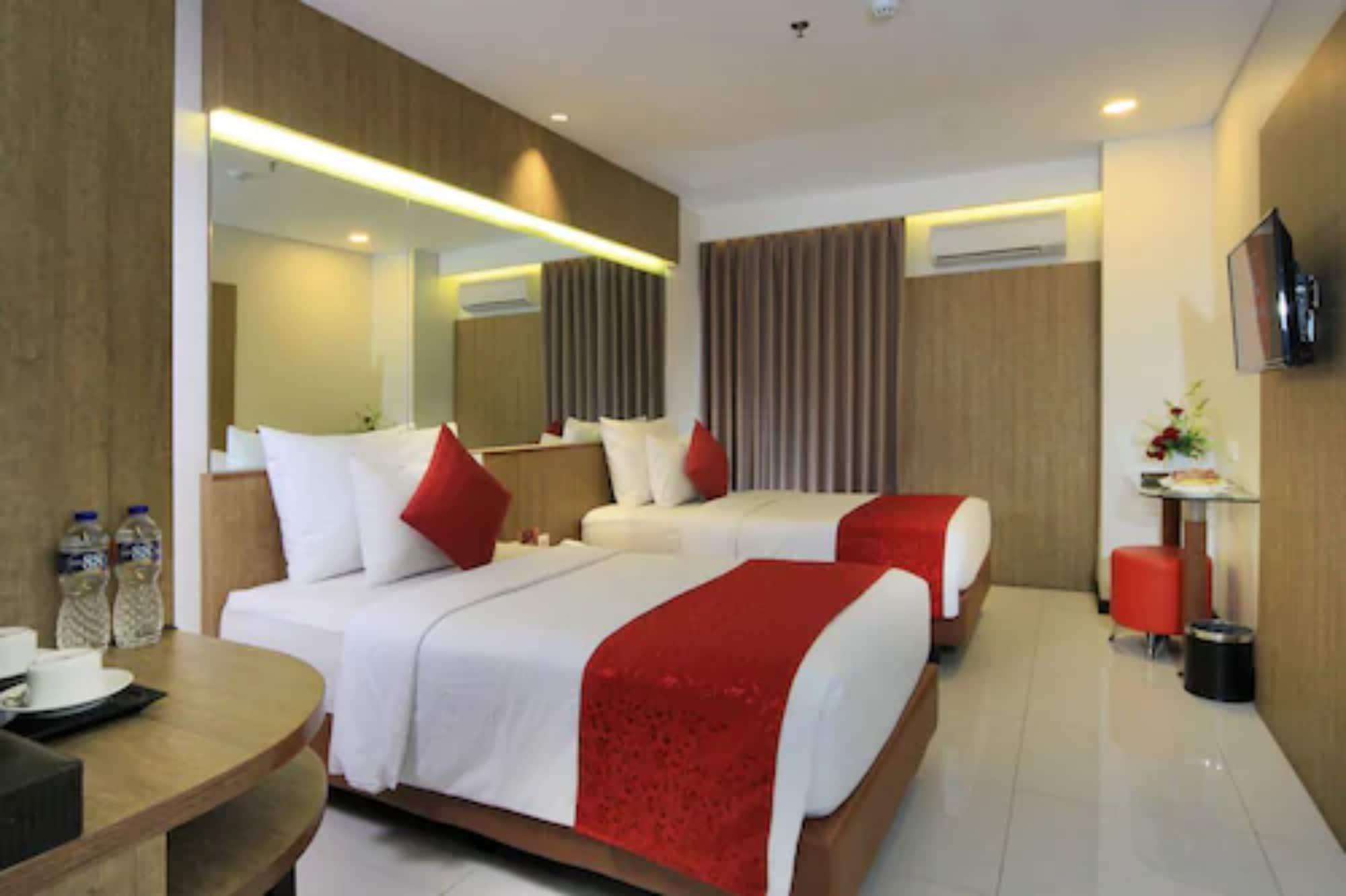 West Point Hotel Бандунг Екстериор снимка