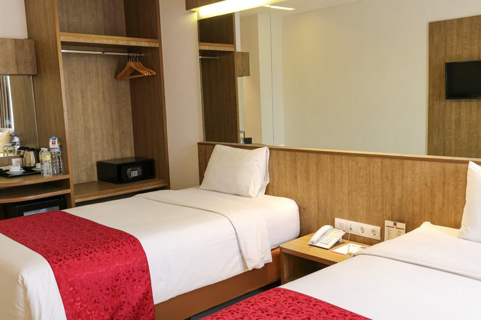 West Point Hotel Бандунг Екстериор снимка