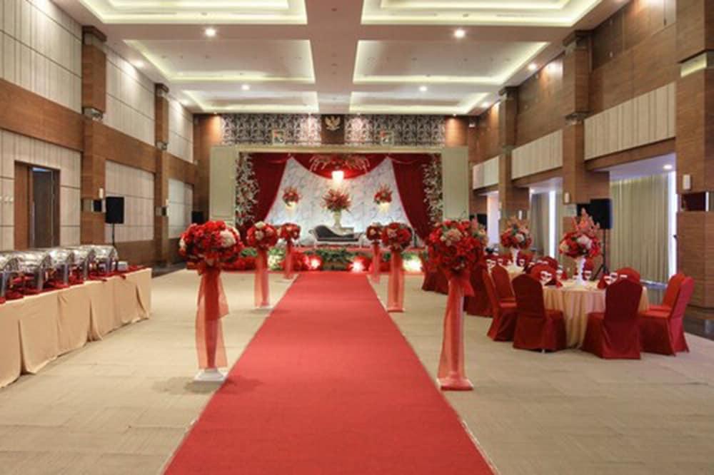 West Point Hotel Бандунг Екстериор снимка