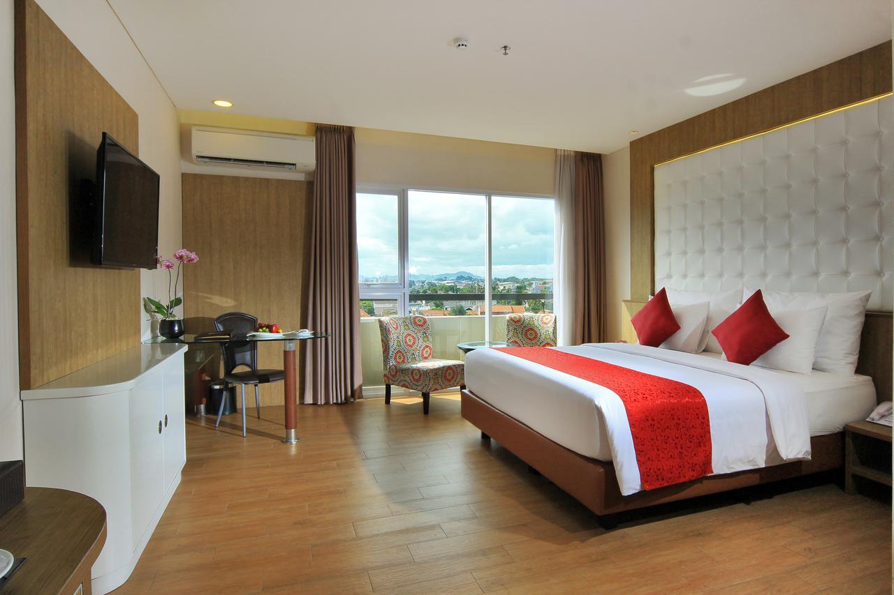 West Point Hotel Бандунг Екстериор снимка